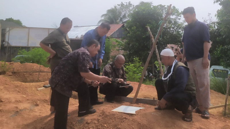 Komitmen Pelayanan Kepada Masyarakat, KUA Muara Bangkahulu Ukur Arah Kiblat