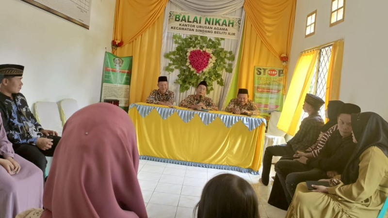 Menuju Pernikahan Bahagia : KUA Sindang Beliti Ilir Berikan Pembekalan Mendalam bagi 6 Pasangan Catin