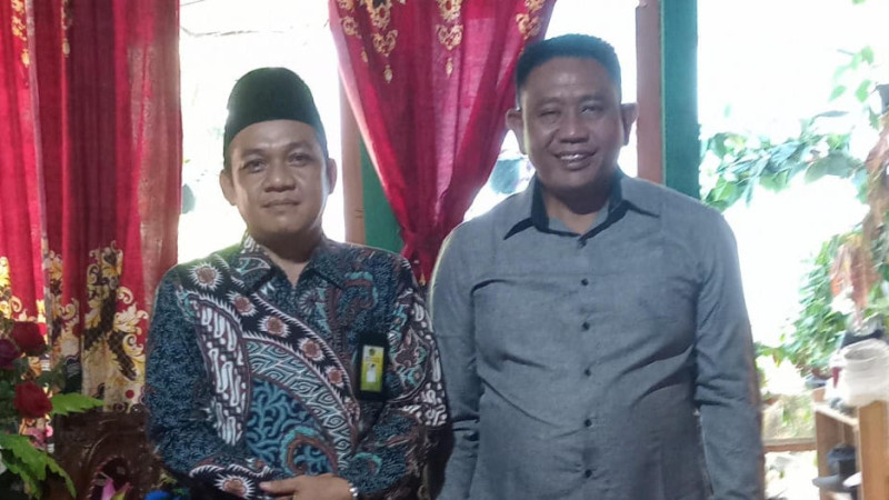 Sambangi Kepala Desa Batu Belarik, Kepala KUA BI Titip Program Pembinaan Remaja