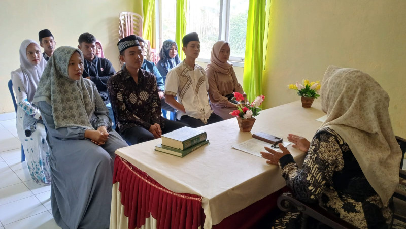 Mewujudkan Keluarga Bahagia: KUA Sindang Kelingi Gelar Bimbingan Perkawinan untuk Calon Pengantin