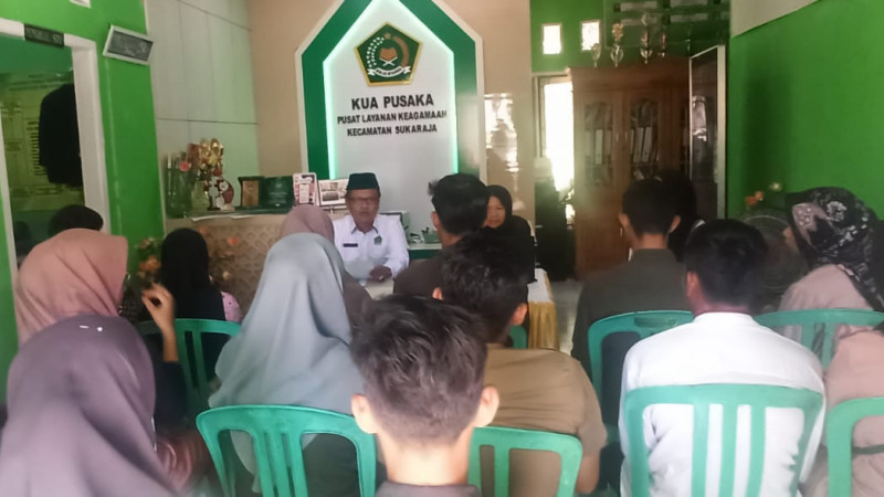 Kepala KUA Sukaraja Ingatkan Jangan Sampai Ada Lagi Pernikahan Tidak Tercatat Dalam Bimbingan Perkawinan