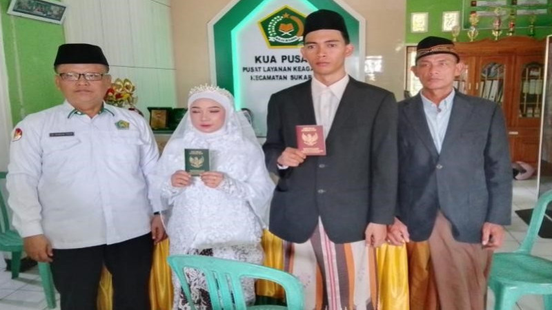 Bulan November Diawali Nikah Di Kantor KUA Sukaraja