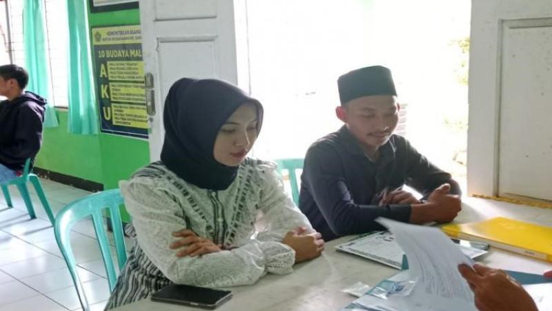 KUA Kecamatan Sukaraja Ramai Di Kunjungi Calon Pengantin