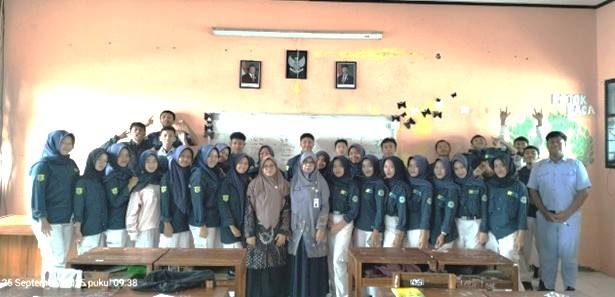 Bimbingan Remaja Usia Sekolah: KUA Wanayasa Bentuk GenerasiTangguh Islami di SMKN 1 Wanayasa