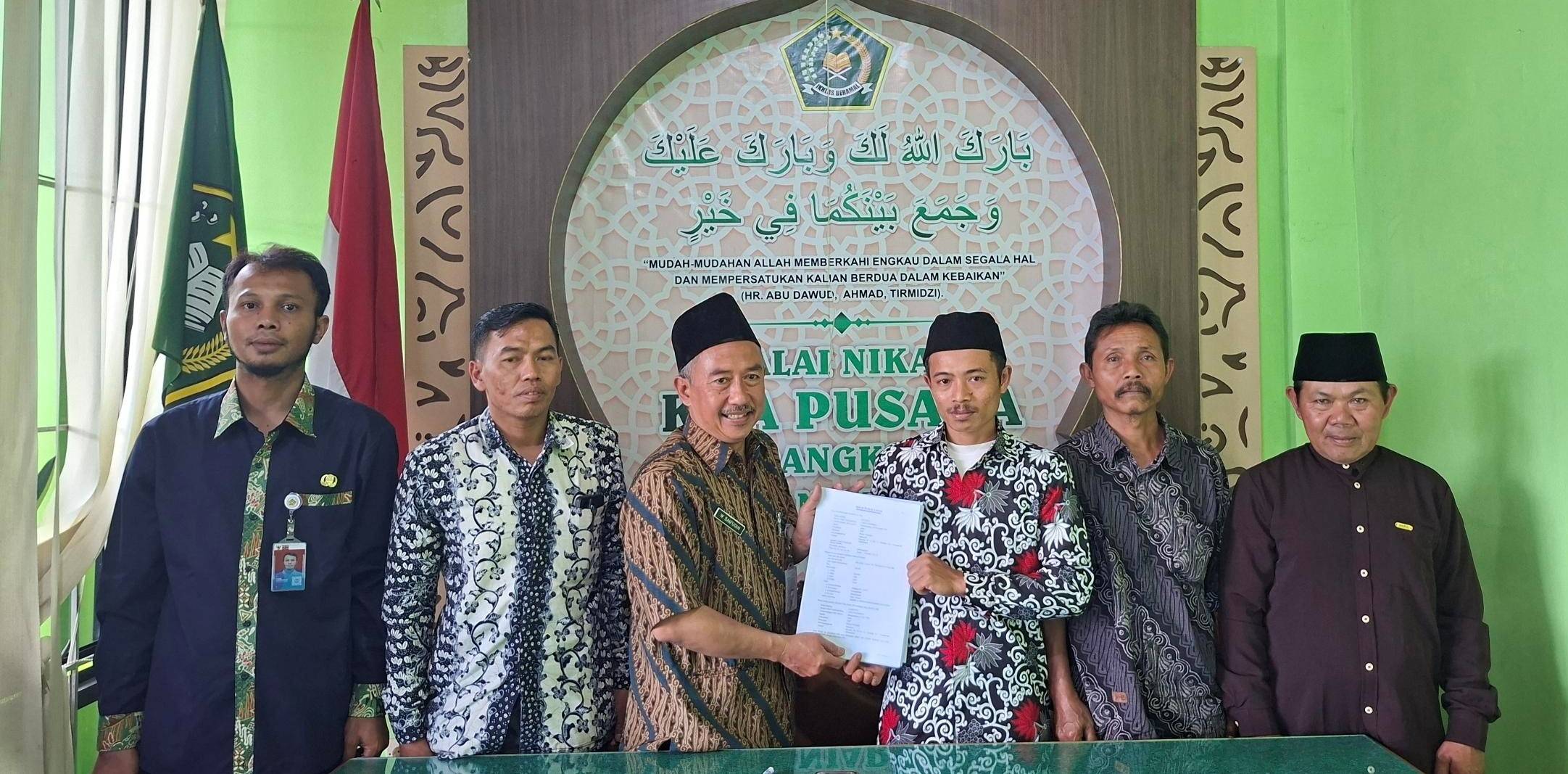 KUA Karangkobar Gelar Ikrar Wakaf untuk Masjid Al-Hidayah Desa Sampang