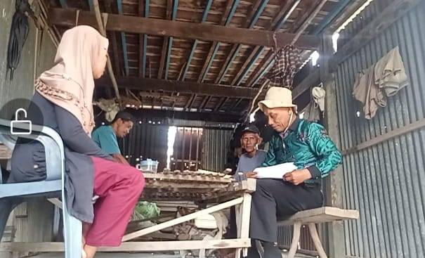 Penghulu KUA Lau Turun Lapangan Bantu Catin Selesaikan Administrasi Nikah di Pelosok Sampobia