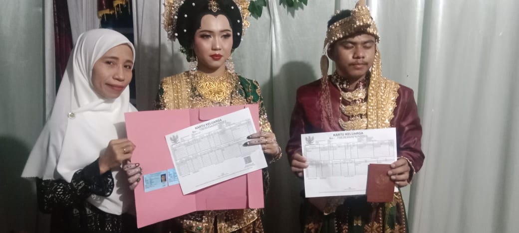 Penghulu Beraksi, Catin setelah Ijab Qabul Bawa Buku Nikah, KK, KTP Baru