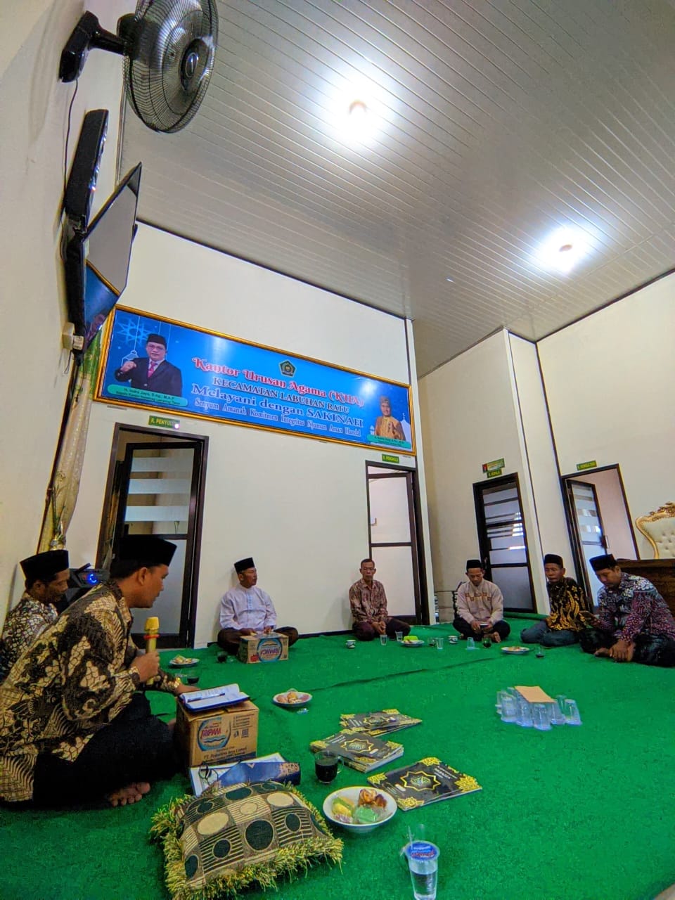 KUA Labuhan Ratu Adakan Khotmil Quran Rutinan Jum'at Legi dan Rakor Pegawai