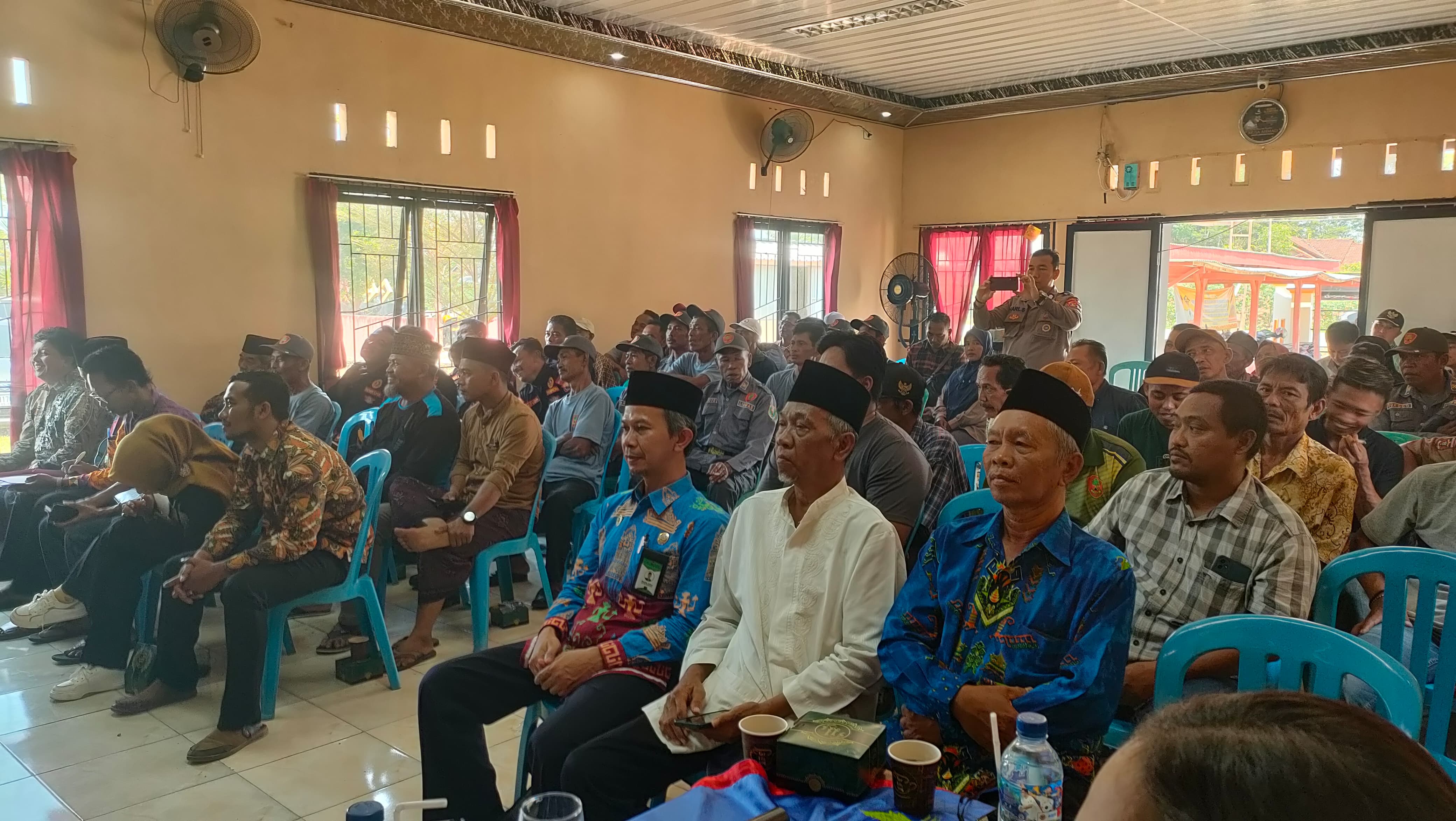 Kepala KUA Seputih Banyak Hadiri Acara Jumat Curhat di Kampung Tanjung Krajan