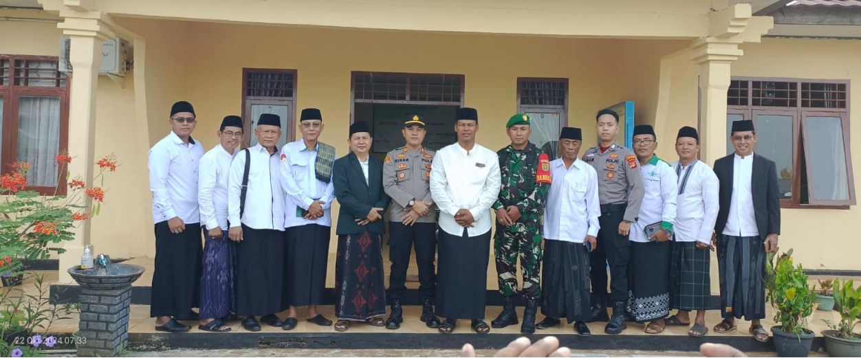 Keluarga Besar KUA Kecamatan Sekampung Udik Ikuti Upacara Hari Santri