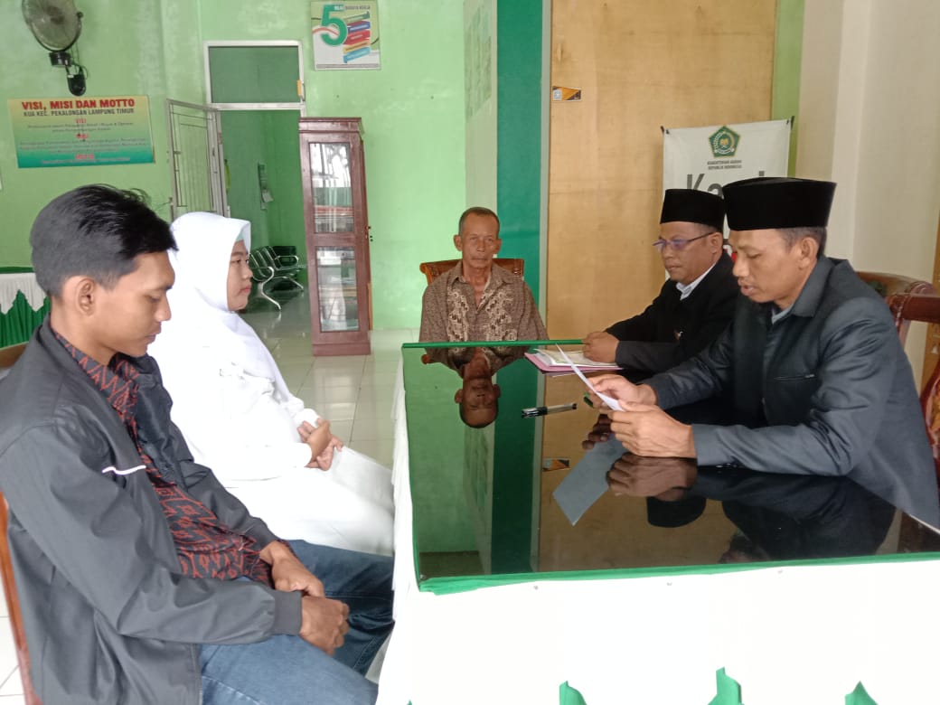 Yustamuddin, Penghulu KUA Pekalongan, Pandu Prosesi Ikrar Islam dengan Khidmat