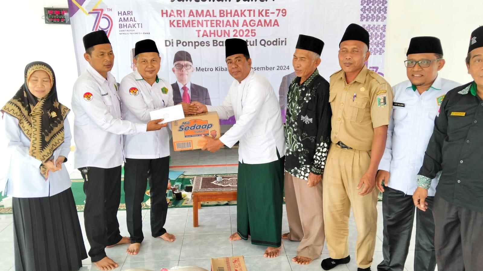 HAB-79; Kemenag Lampung Timur Santuni Santri Ponpes Barokatul Qodiri