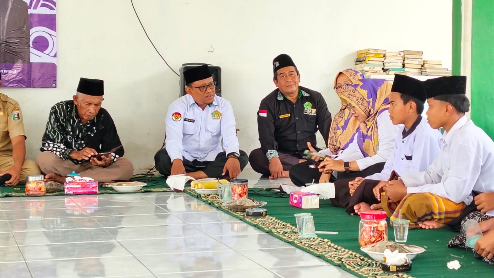 Plh. Kepala KUA Metro Kibang Hadiri Santunan Santri di Barokatul Qodiri