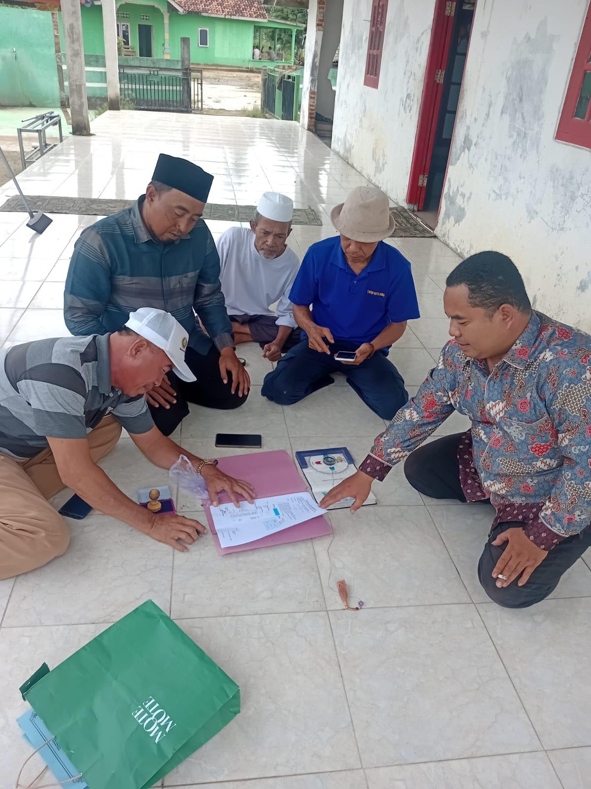 Pastikan Arah Kiblat Tepat, Dua Penghulu Lampung Utara Verifikasi arah kiblat Masjid Al Ikhlas Blambangan Pagar