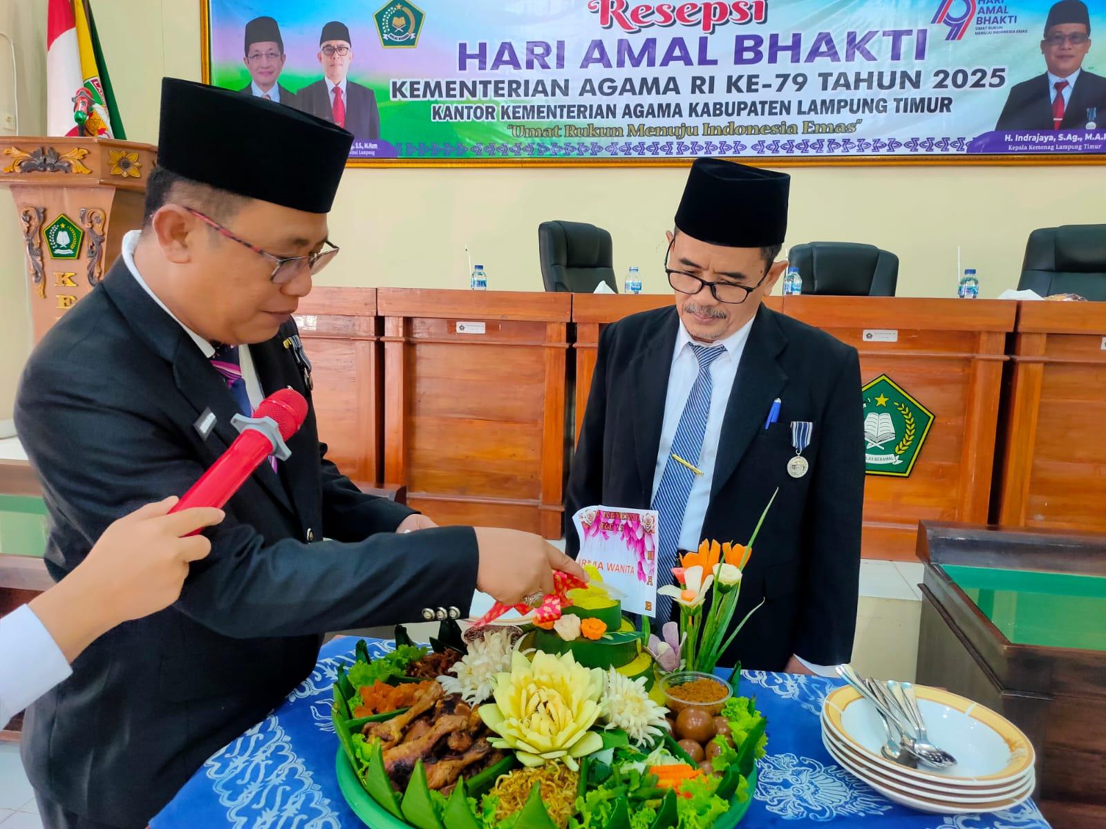 Tumpeng HAB-79: Simbol Keagungan dan Kebersamaan di Kemenag Lampung Timur  