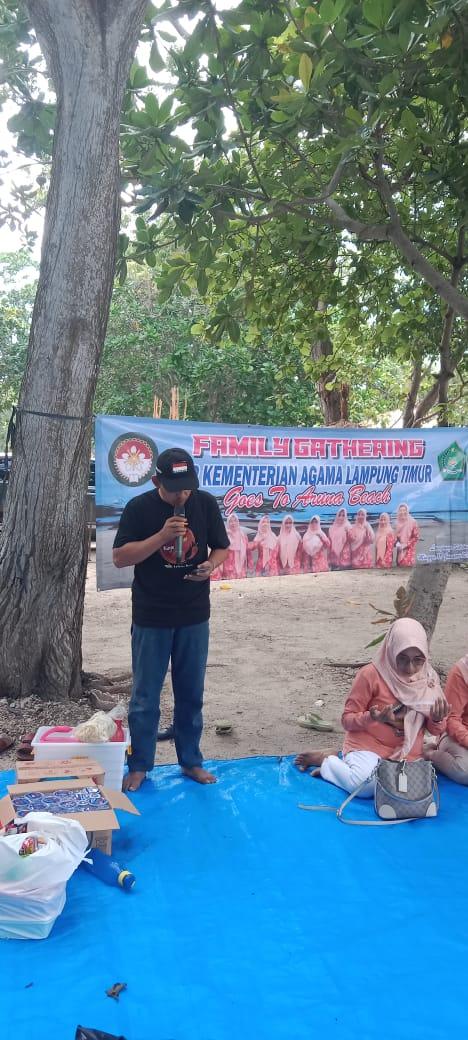 Penghulu KUA Sekampung Udik Pimpin Doa: Kebersamaan di Family Gathering DWP Kemenag Lampung Timur