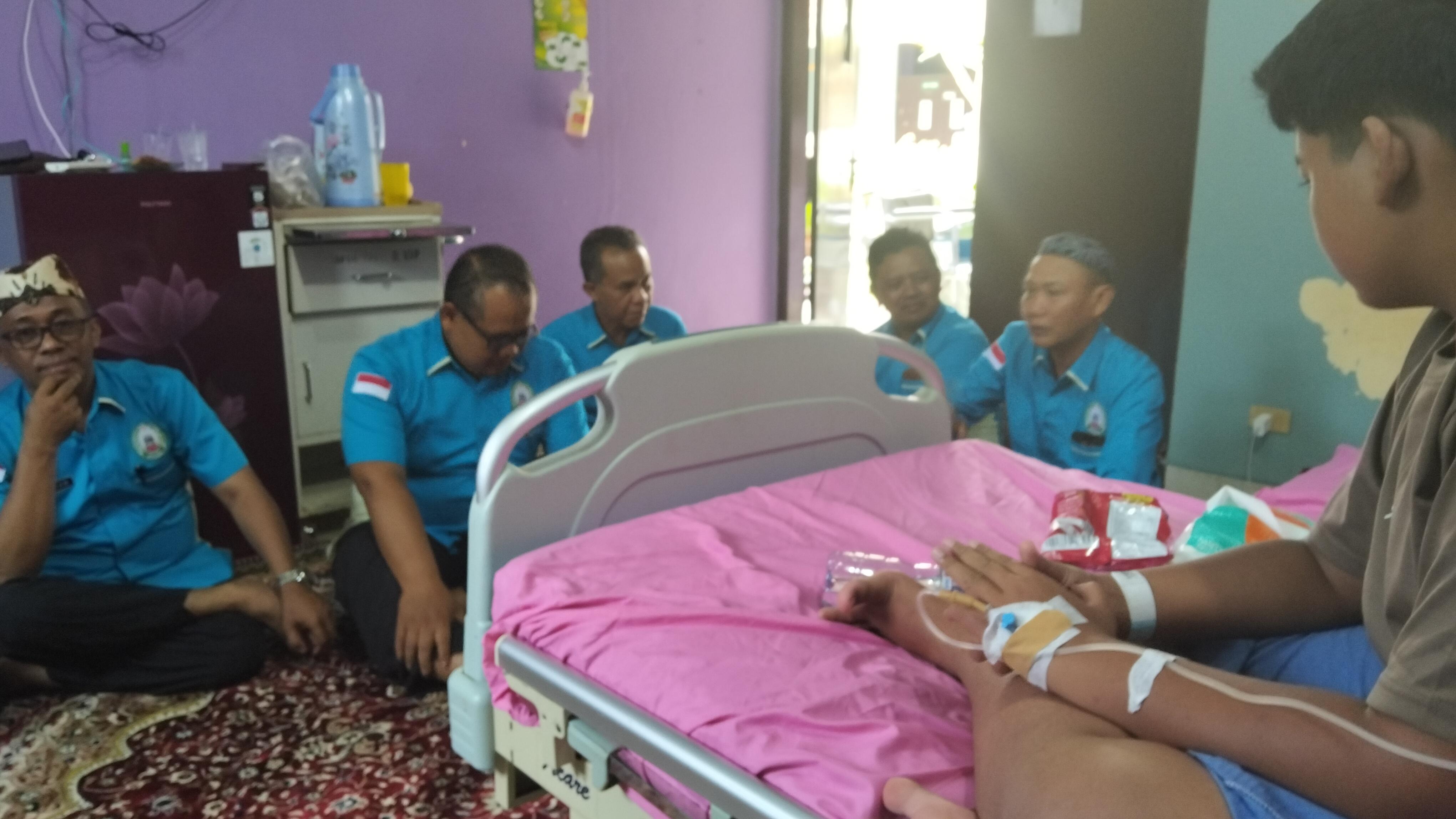 Jenguk Anak Pengurus, Ketua APRI Lampung Timur Tegaskan Solidaritas Tanpa Batas