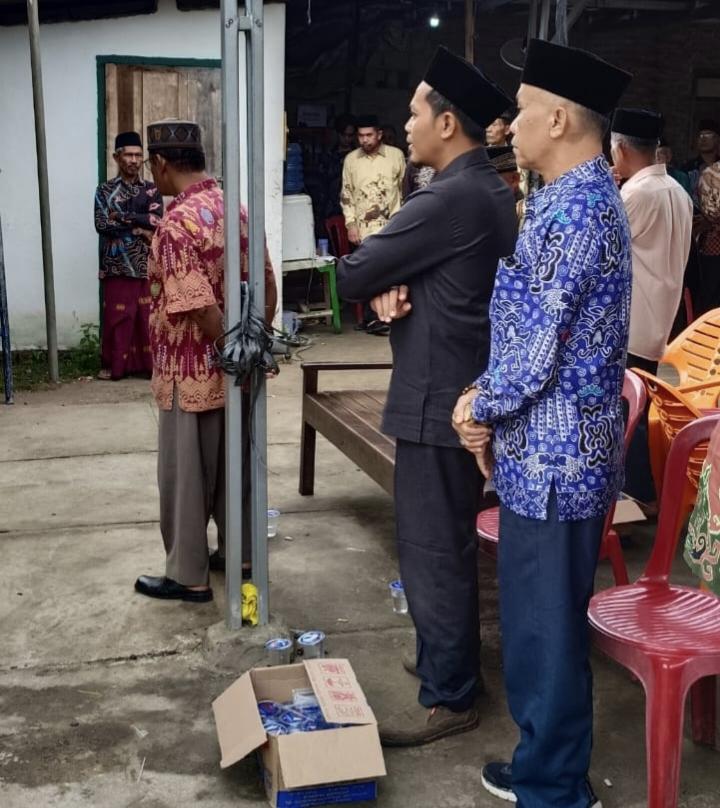 Kepala KUA Purbolinggo Melayat H. Tumardiono, Didampingi Penghulu H. Irham Satari