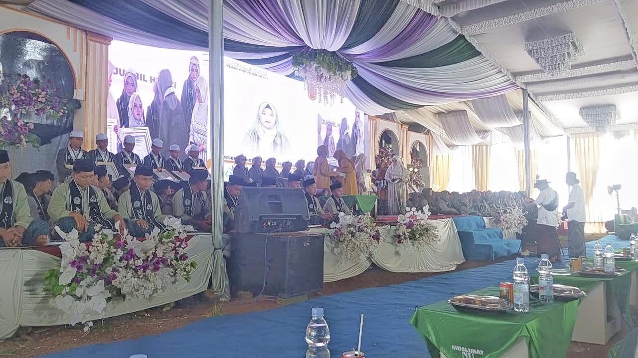 Penyuluh Agama KUA Sekampung Udik Padati Khotmil Quran, Khusyuk Dengarkan Ceramah Gus Reza 