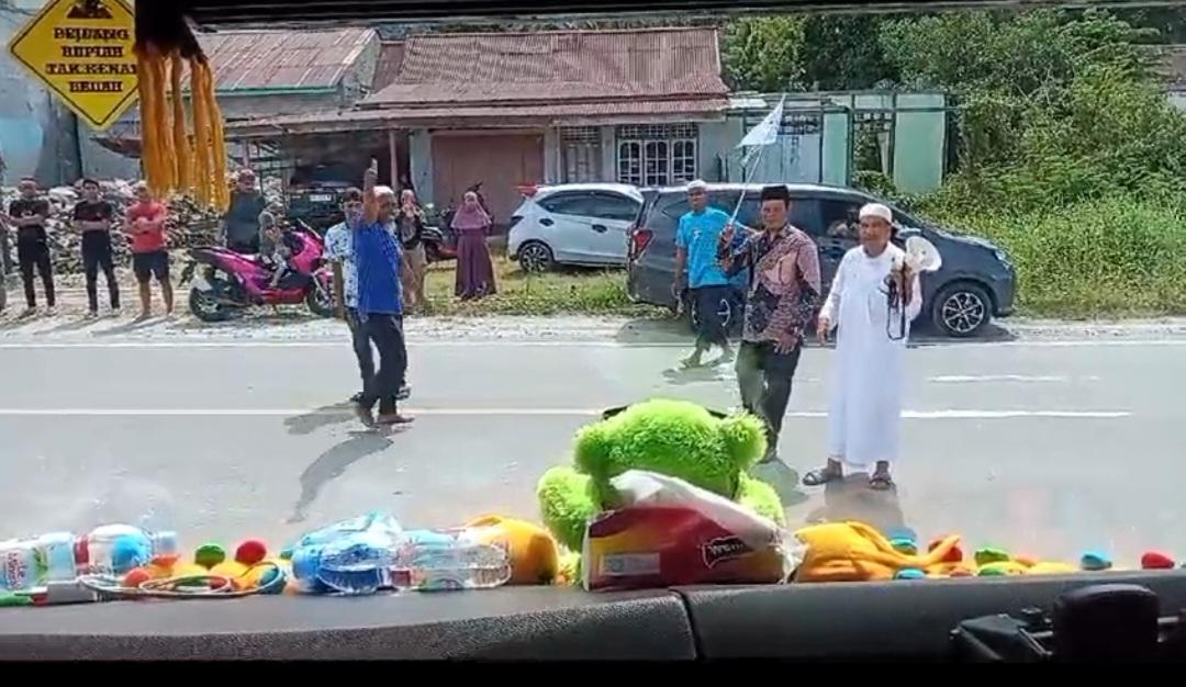 Kepala KUA Pamona  Selatan Lepas 30 Jamaah Umroh Menuju Bandara Makassar