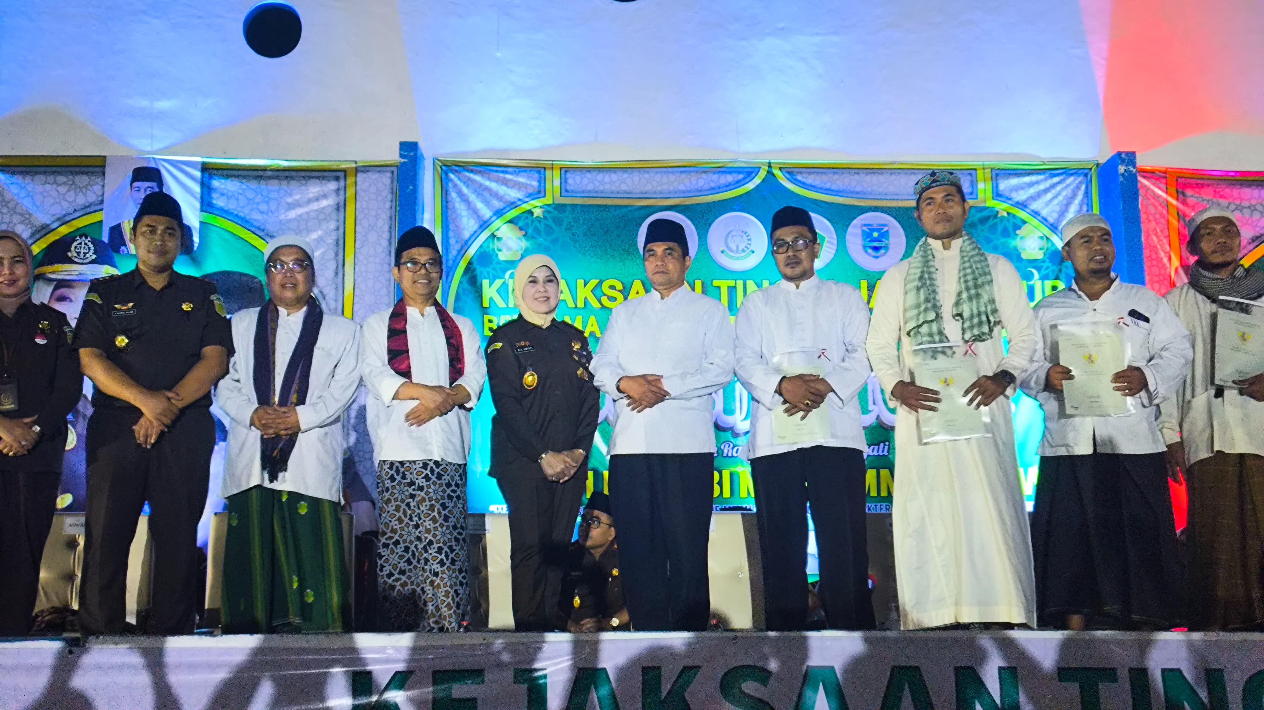 Penghulu, Warga Kemenag dan Jaksa Se-Jatim BerShalawat di Pantai Bentar Probolinggo