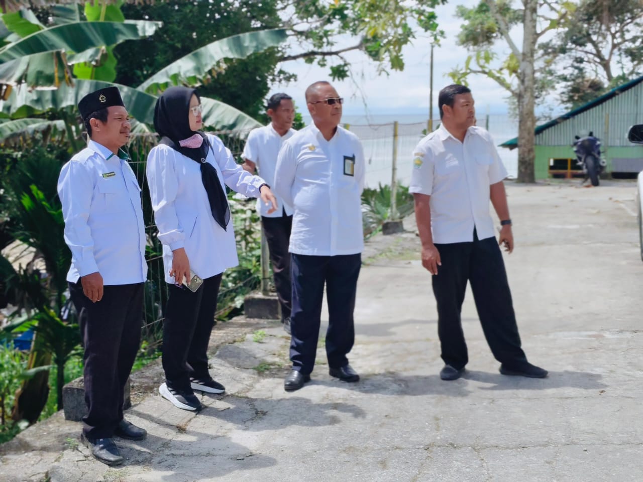 Kepala Kankemenag Kabupaten Fakfak Meninjau Bangunan KUA Fakfak Tengah