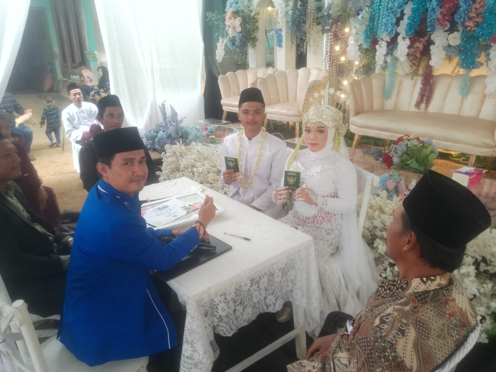 Penghulu KUA Jabung Ingatkan Bahaya Judi Online untuk Keberlangsungan Keluarga dalam Pencatatan Nikah di Desa Mumbang Jaya