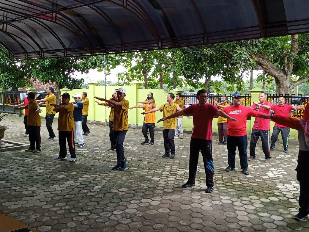 Kepala KUA Se-Lampung Timur Meriahkan Senam Launching HAB-79