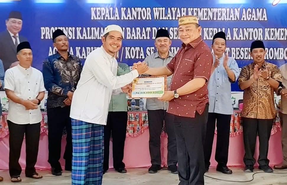 Kemenag Kalbar Serahkan Donasi 320 Juta untuk Ponpes Al-Mizan, Komitmen Bangun Madrasah di Perbatasan