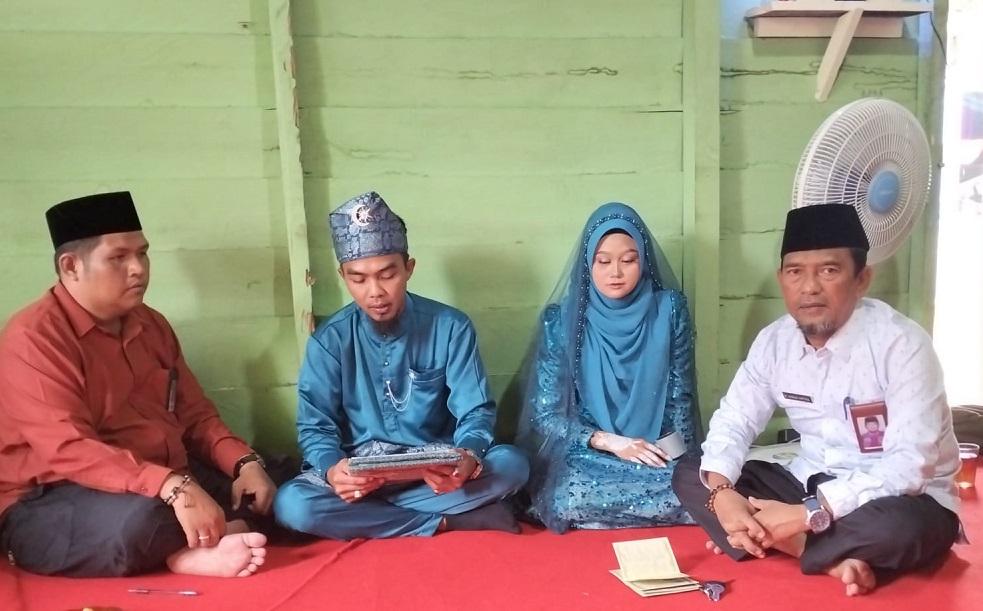 Penghujung Bulan Sya'ban, Ka. KUA Tanah Putih Pimpin Akad Nikah Di Luar Balai Nikah