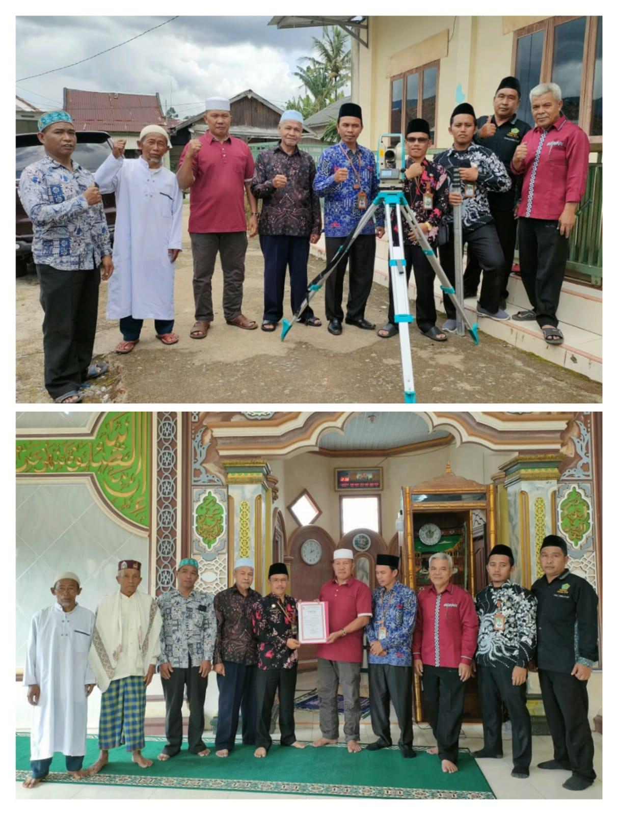 Tim Hisab Rukyat Kemenag Lambar Laksanakan Pengukuran Arah Kiblat di Masjid Al Hidayah Pekon Sukananti