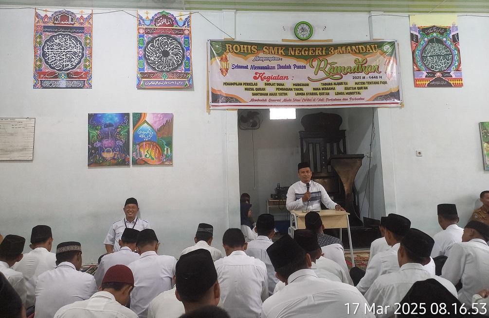 Kepala KUA Kec. Bathin Solapan Sampaikan Materi Pesantren Kilat SMKN 3 Mandau 