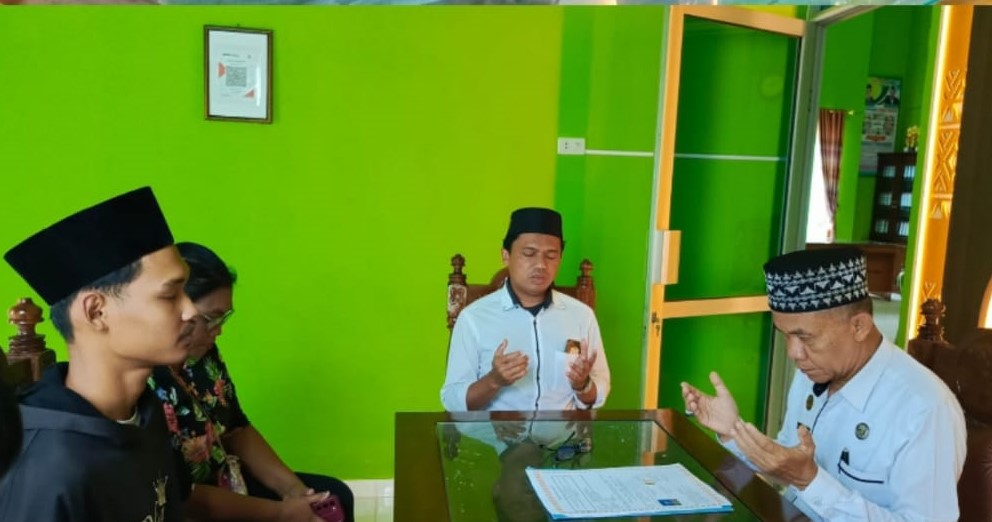 Adrianus Resmi Muslim: Momentum Haru di KUA Purbolinggo