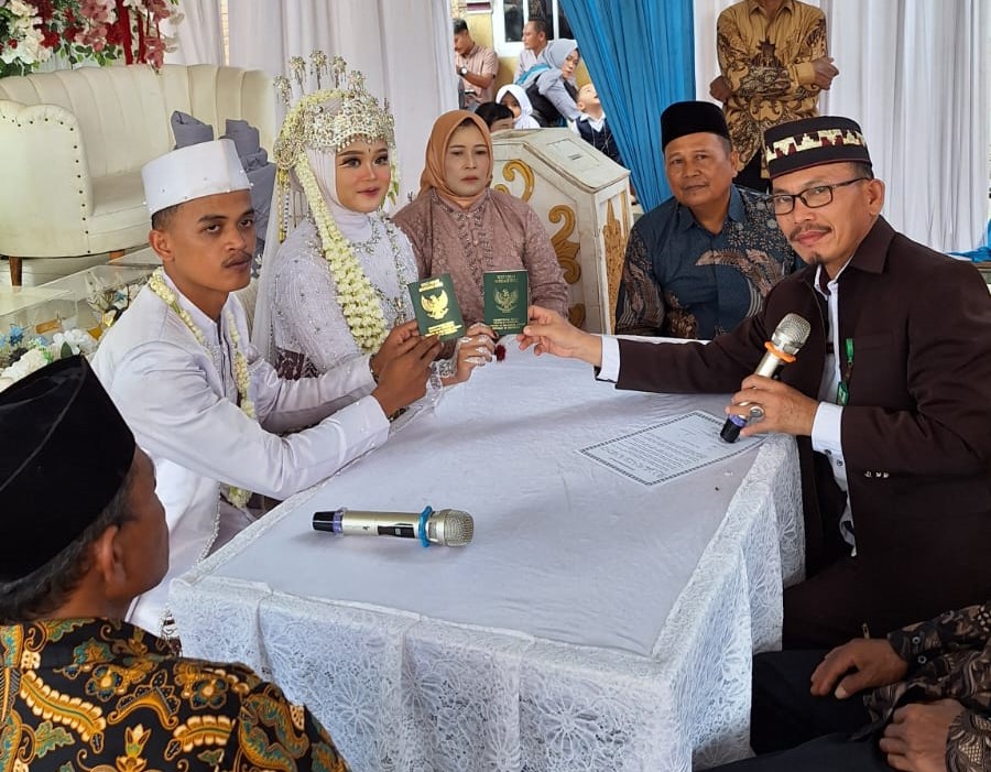 Penghulu Ahli Madya Drs. H. Em Sapri Ende, M.Sy., Hadiri Akad Nikah, Tekankan Pentingnya Relasi Kesalingan Suami Istri