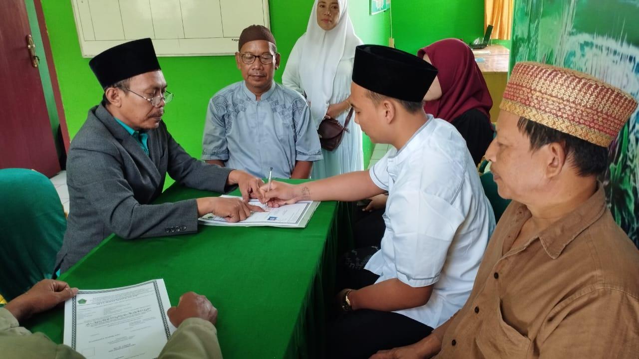 Cahaya Hidayah: Prosesi Ikrar Masuk Islam di KUA Mataram Baru